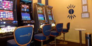 okebet cc live casino dealer table streamed on mobile for Philippines players